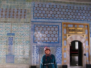 Becky standing in front of some fancy tiles in the Summer Pavillion.